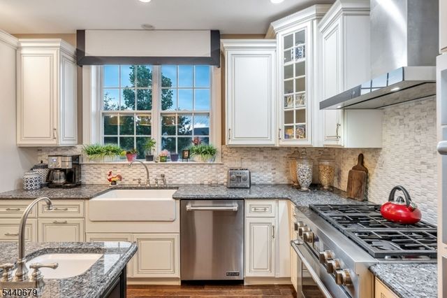 105 Van Cleef Dr, Readington Twp., NJ 08889