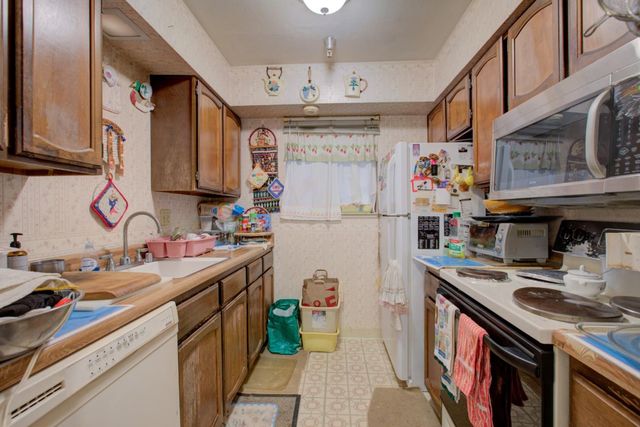 711 S Bayshore Boulevard 10, San Mateo, CA 94401