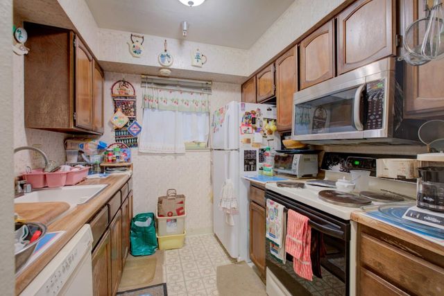 711 S Bayshore Boulevard 10, San Mateo, CA 94401