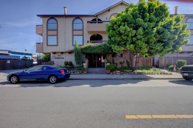 711 S Bayshore Boulevard 10, San Mateo, CA 94401