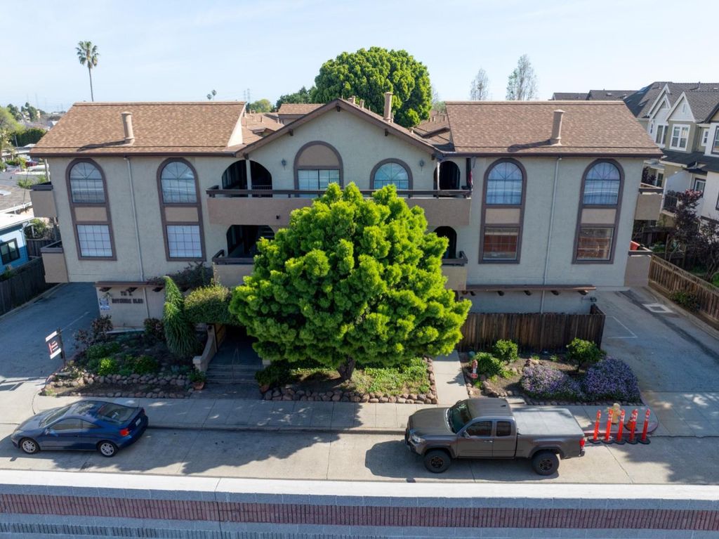 711 S Bayshore Boulevard 10, San Mateo, CA 94401