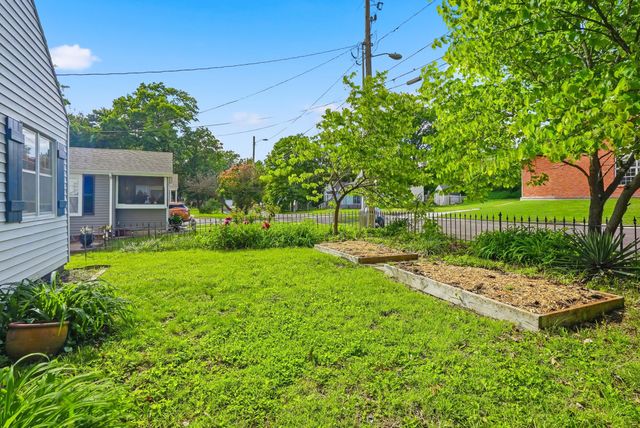210 BENTON ST, Columbia, MO 65203