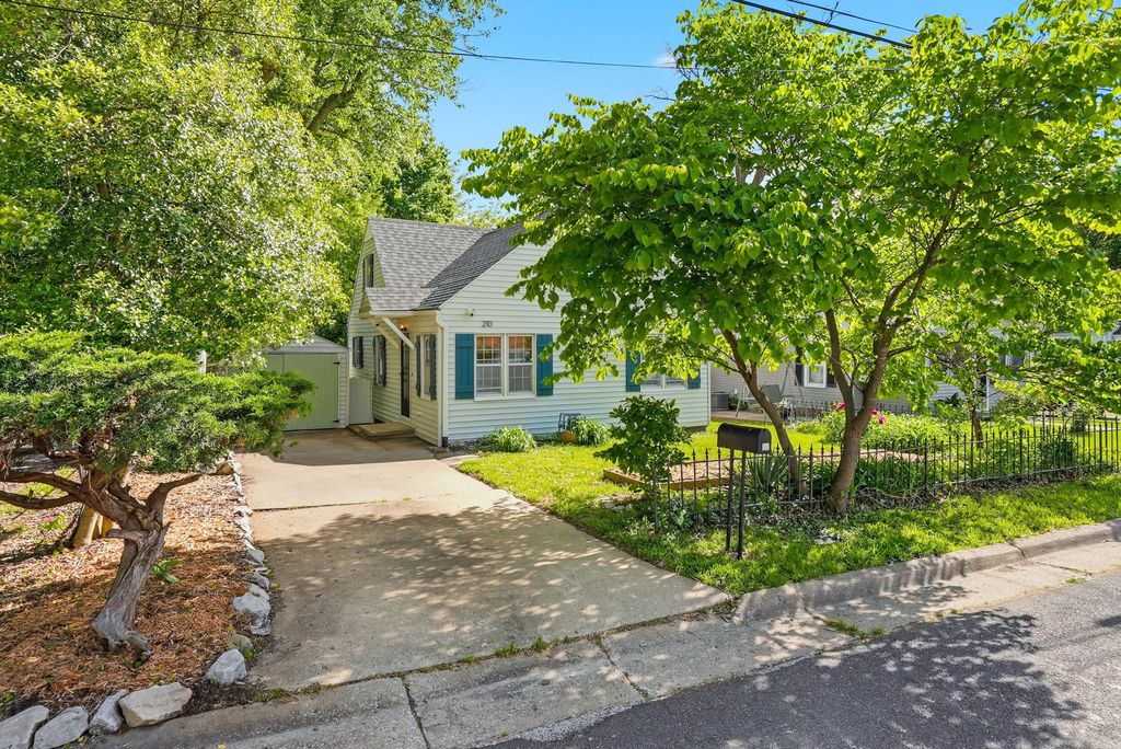 210 BENTON ST, Columbia, MO 65203