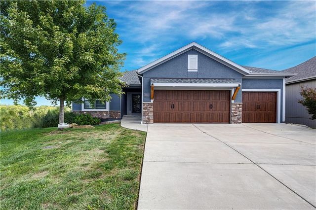 8311 Pickering Street, Lenexa, KS 66227