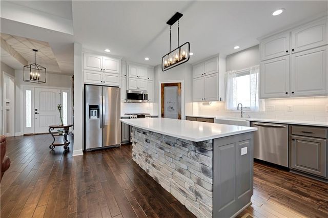 8311 Pickering Street, Lenexa, KS 66227