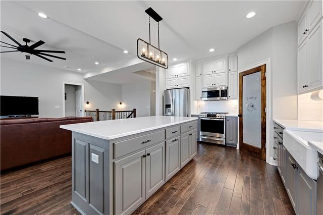 8311 Pickering Street, Lenexa, KS 66227