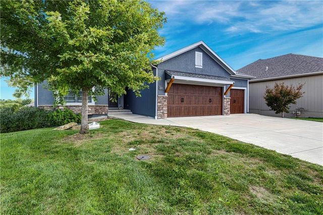 8311 Pickering Street, Lenexa, KS 66227