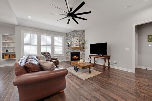 8311 Pickering Street, Lenexa, KS 66227
