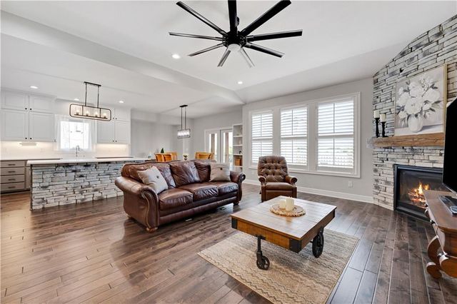 8311 Pickering Street, Lenexa, KS 66227