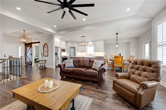 8311 Pickering Street, Lenexa, KS 66227