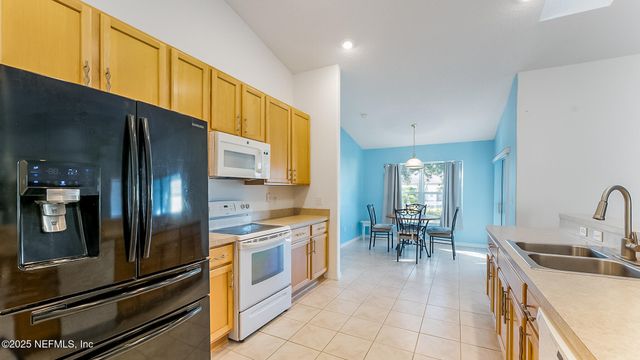 8 WHITE HURST Lane, Palm Coast, FL 32164