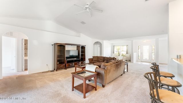 8 WHITE HURST Lane, Palm Coast, FL 32164