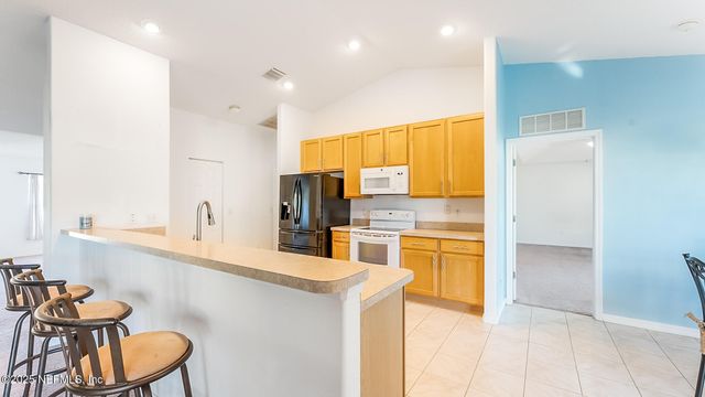 8 WHITE HURST Lane, Palm Coast, FL 32164