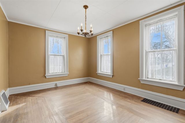 1860 E Avenue NW, Cedar Rapids, IA 52405