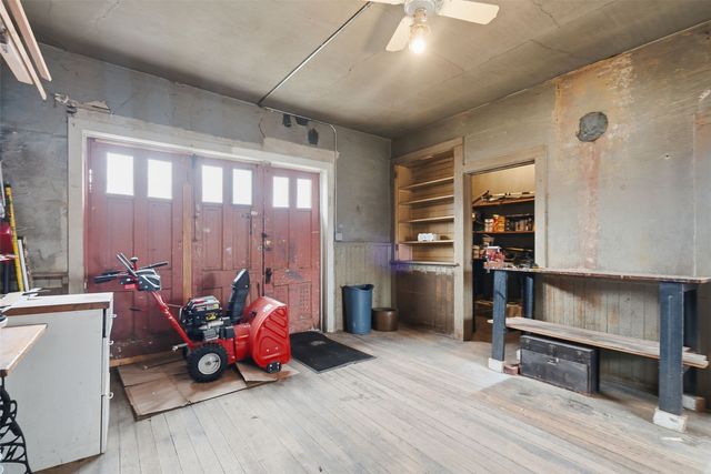 1860 E Avenue NW, Cedar Rapids, IA 52405