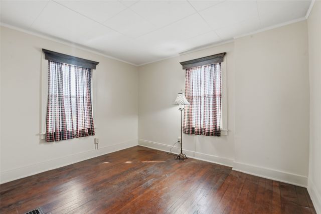 1860 E Avenue NW, Cedar Rapids, IA 52405