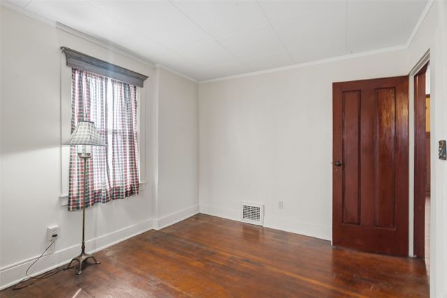 1860 E Avenue NW, Cedar Rapids, IA 52405