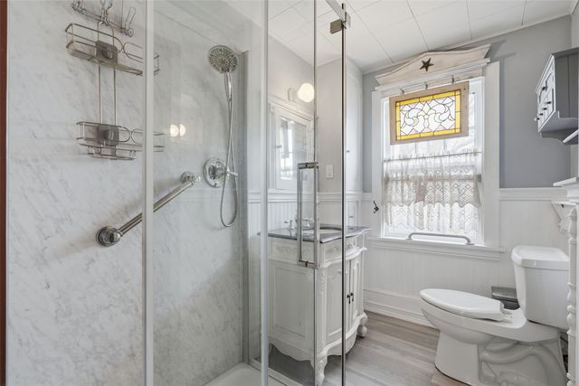 1860 E Avenue NW, Cedar Rapids, IA 52405