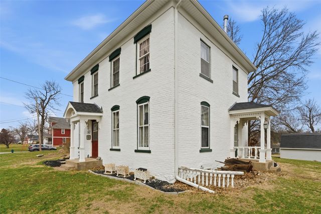 1860 E Avenue NW, Cedar Rapids, IA 52405