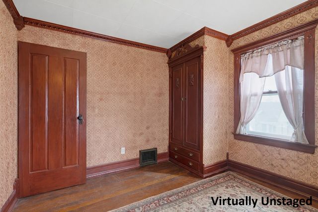 1860 E Avenue NW, Cedar Rapids, IA 52405