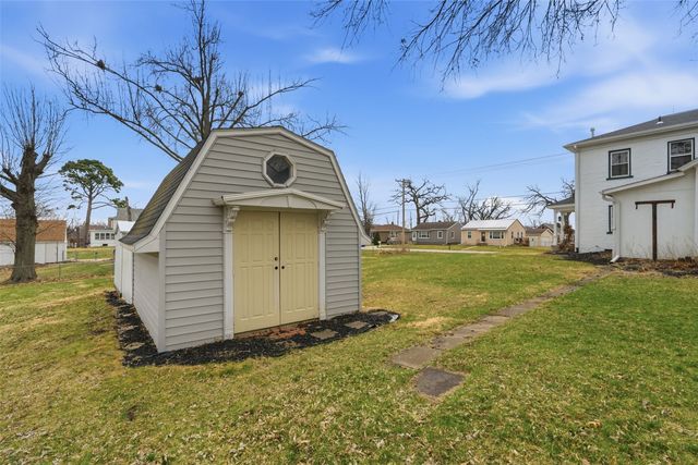 1860 E Avenue NW, Cedar Rapids, IA 52405