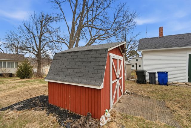 1860 E Avenue NW, Cedar Rapids, IA 52405