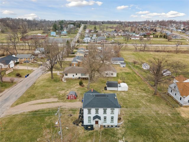 1860 E Avenue NW, Cedar Rapids, IA 52405