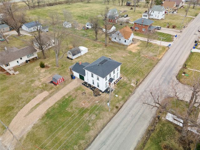 1860 E Avenue NW, Cedar Rapids, IA 52405