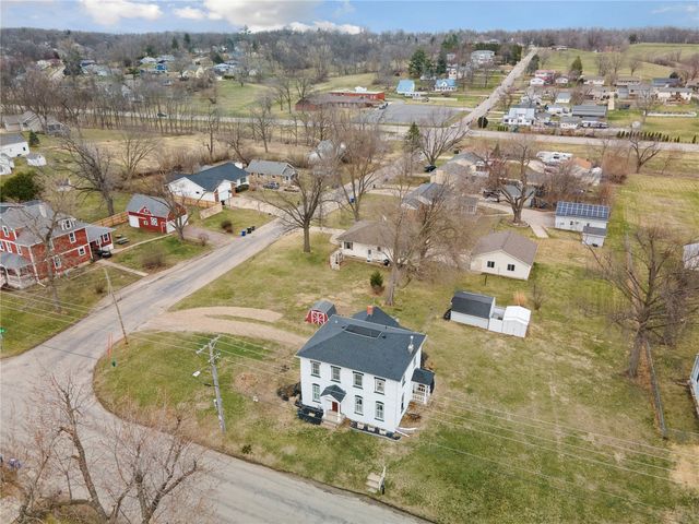 1860 E Avenue NW, Cedar Rapids, IA 52405