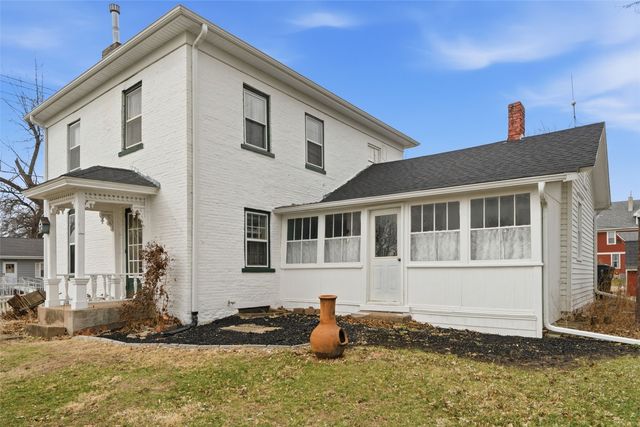 1860 E Avenue NW, Cedar Rapids, IA 52405