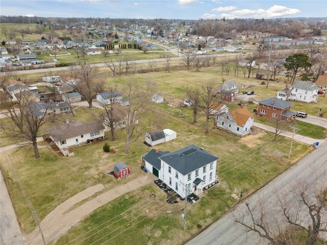 1860 E Avenue NW, Cedar Rapids, IA 52405