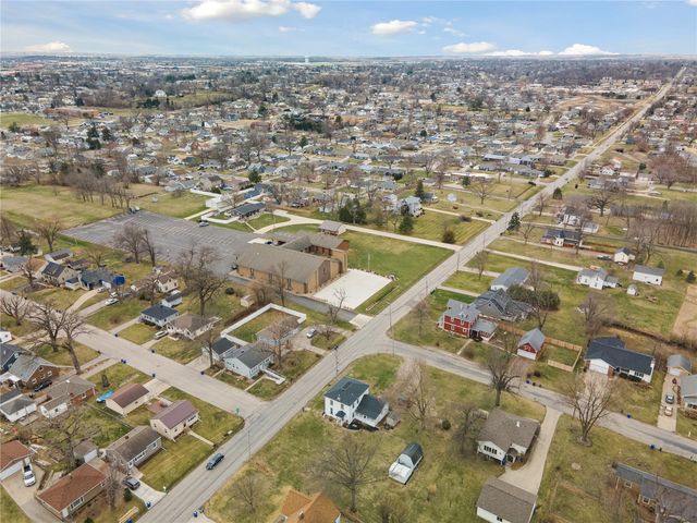 1860 E Avenue NW, Cedar Rapids, IA 52405