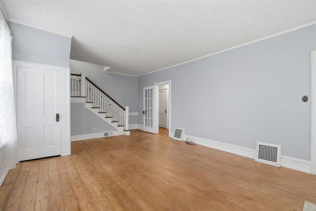 1860 E Avenue NW, Cedar Rapids, IA 52405