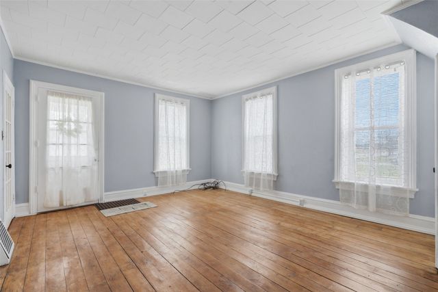 1860 E Avenue NW, Cedar Rapids, IA 52405