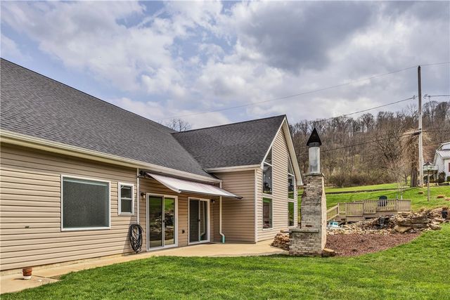 10 Walker St, Collier Twp, PA 15071