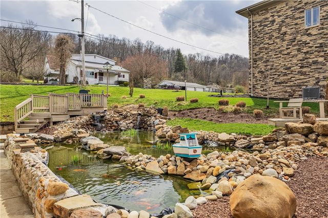 10 Walker St, Collier Twp, PA 15071