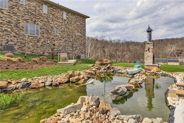 10 Walker St, Collier Twp, PA 15071