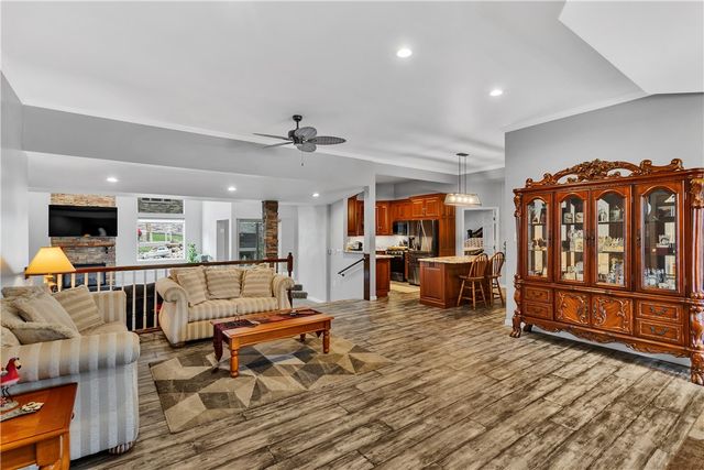 10 Walker St, Collier Twp, PA 15071