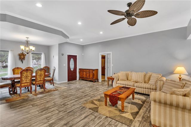 10 Walker St, Collier Twp, PA 15071