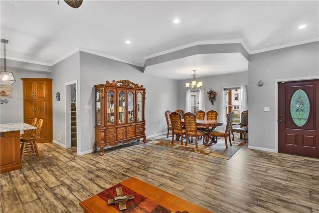 10 Walker St, Collier Twp, PA 15071