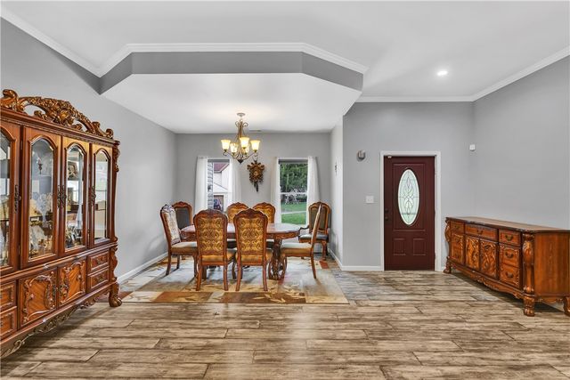 10 Walker St, Collier Twp, PA 15071