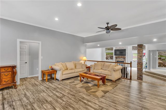 10 Walker St, Collier Twp, PA 15071