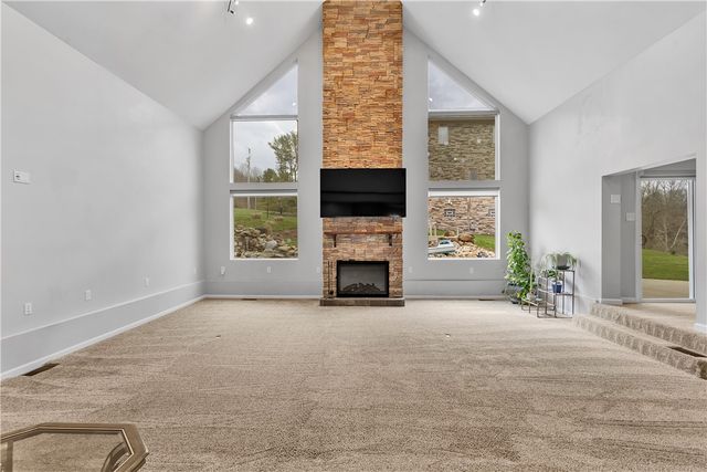 10 Walker St, Collier Twp, PA 15071