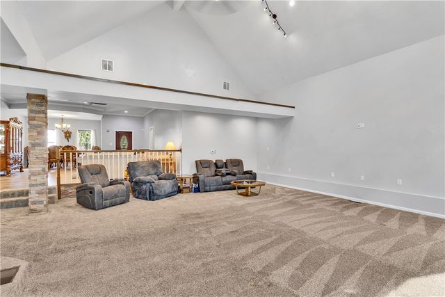 10 Walker St, Collier Twp, PA 15071