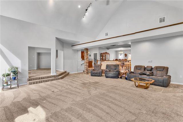 10 Walker St, Collier Twp, PA 15071