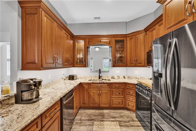 10 Walker St, Collier Twp, PA 15071