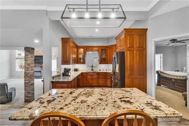 10 Walker St, Collier Twp, PA 15071