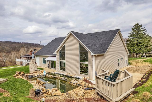 10 Walker St, Collier Twp, PA 15071