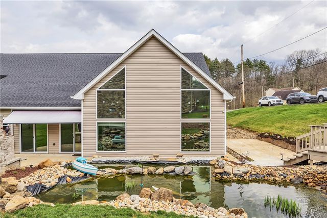 10 Walker St, Collier Twp, PA 15071