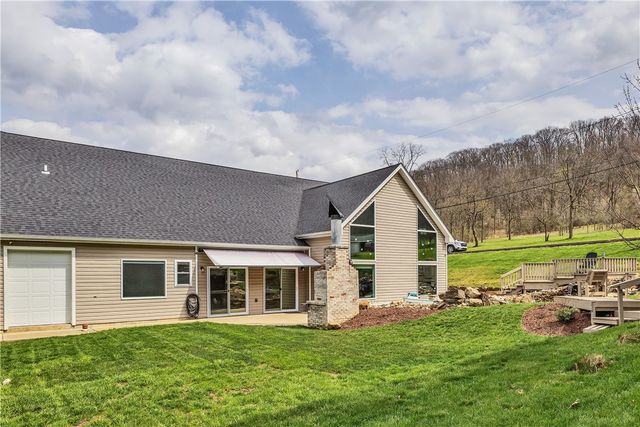 10 Walker St, Collier Twp, PA 15071